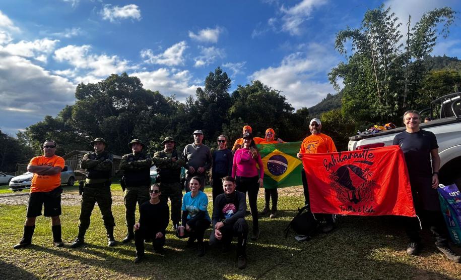 Foto de voluntários durante mutirão