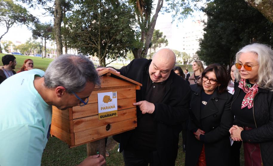 Foto de cerimônia de instalação de novo meliponário