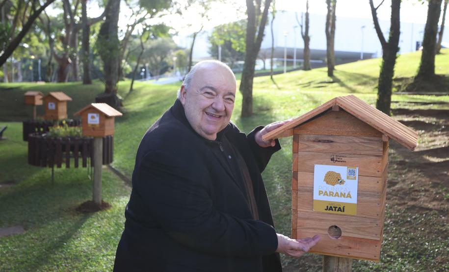 Foto de cerimônia de instalação de novo meliponário