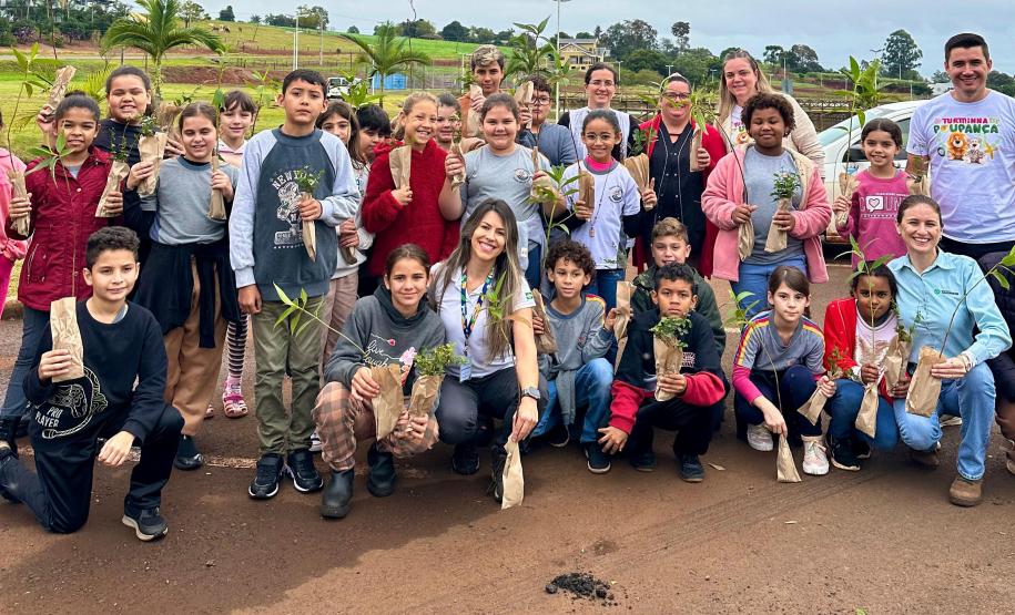 Fotos de eventos de distribuição de mudas Semana do Meio Ambiente