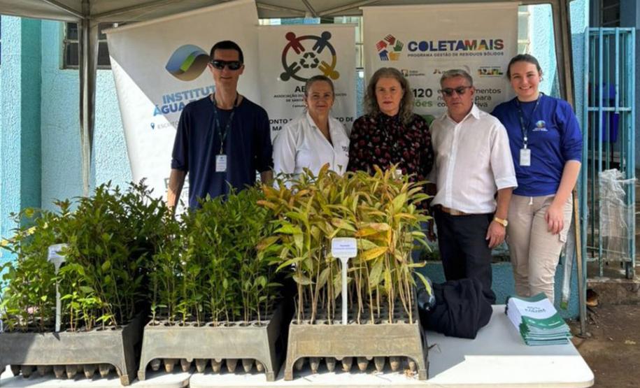 Fotos de eventos de distribuição de mudas Semana do Meio Ambiente