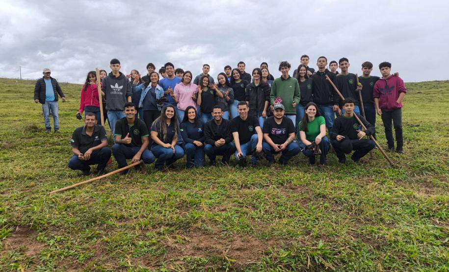 Fotos de eventos de distribuição de mudas Semana do Meio Ambiente