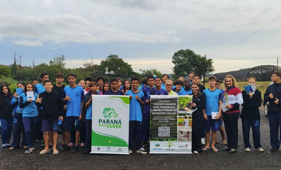 Fotos de eventos de distribuição de mudas Semana do Meio Ambiente