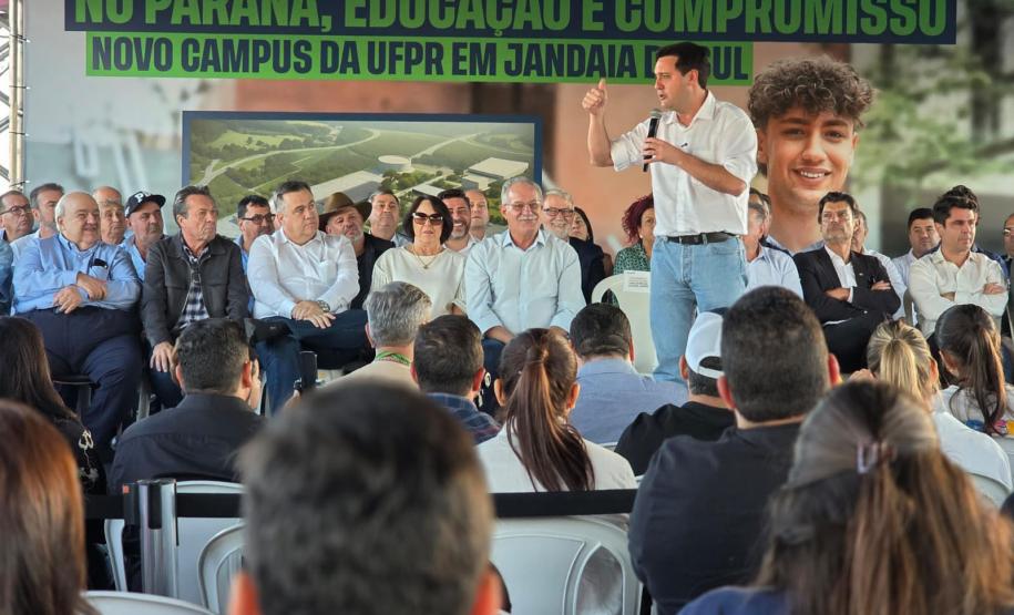 Foto de autoridades durante evento