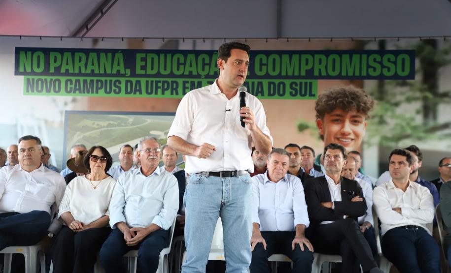 Foto de autoridades durante evento