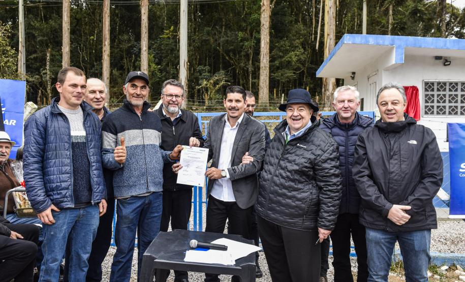 Foto de autoridades em cerimônia de inauguração