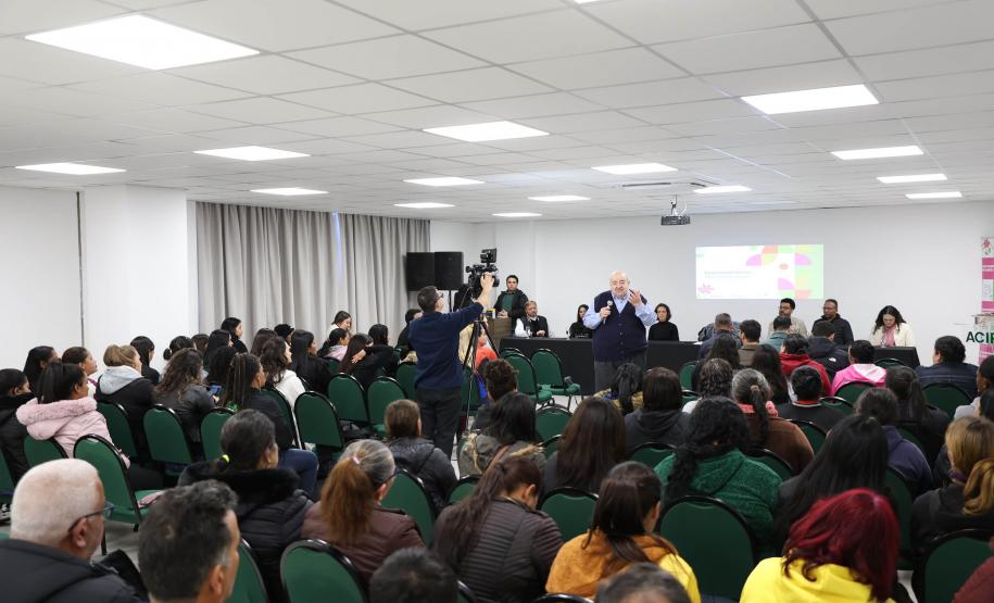 Foto de cerimônia de formação de recicladoras