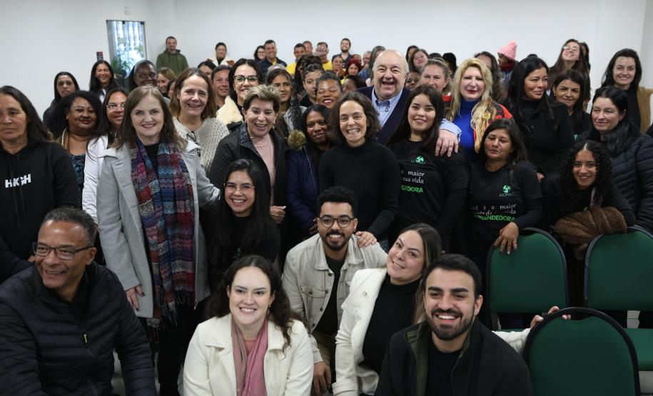 Foto de cerimônia de formação de recicladoras