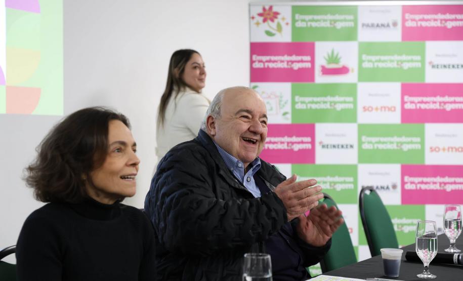 Foto de cerimônia de formação de recicladoras