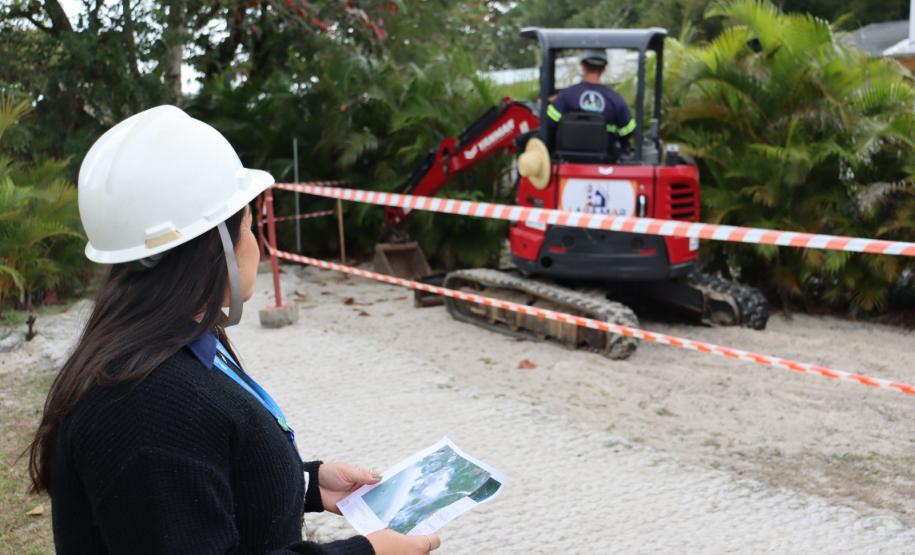 Foto de obras de saneamento da Ilha do Mel