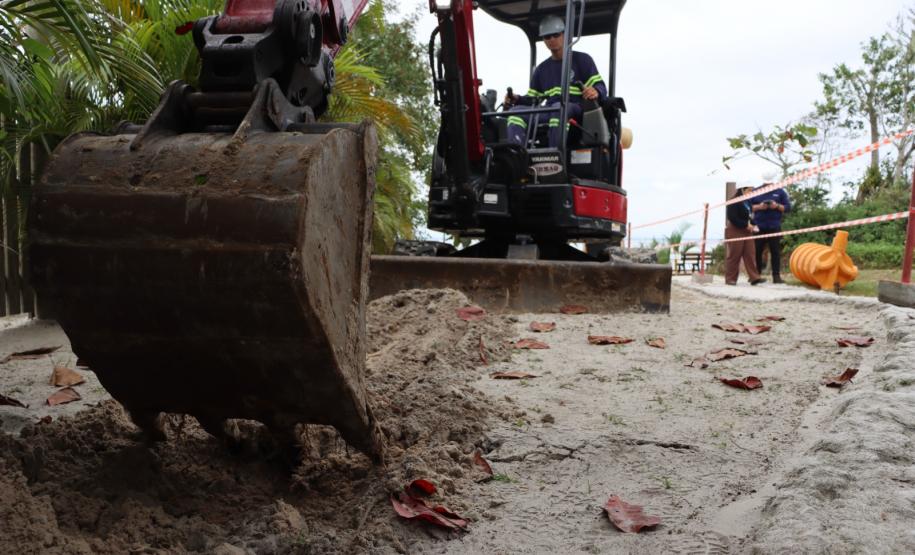 Foto de obras de saneamento da Ilha do Mel