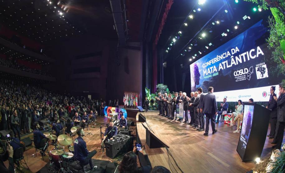 Foto de cerimônia de abertura da Conferência da Mata Atlântica