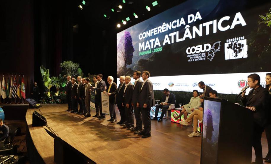 Foto de cerimônia de abertura da Conferência da Mata Atlântica