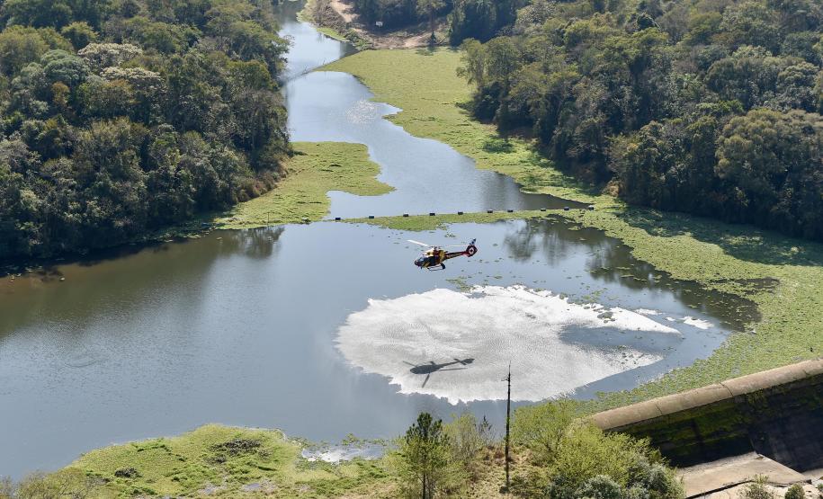 Foto de operação de queimada controlada no parque do Cerrado