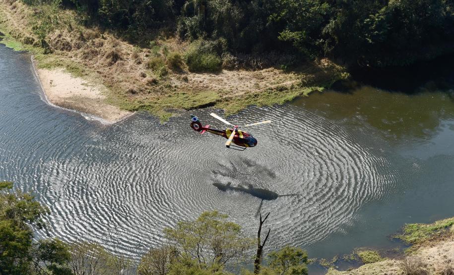 Foto de operação de queimada controlada no parque do Cerrado