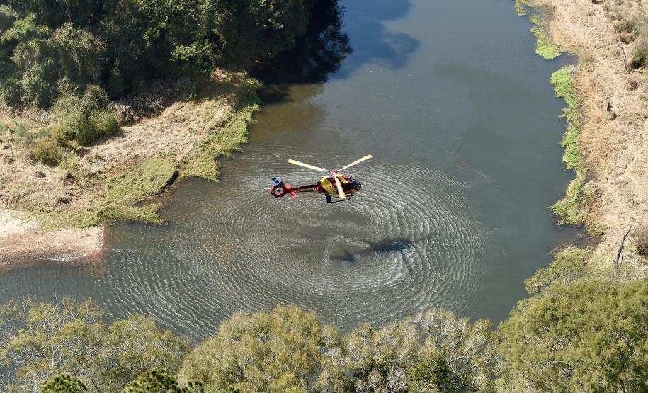 Foto de operação de queimada controlada no parque do Cerrado