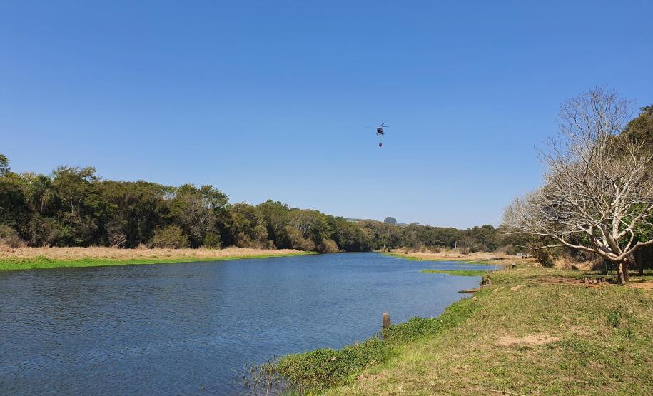 Foto de operação de queimada controlada no parque do Cerrado