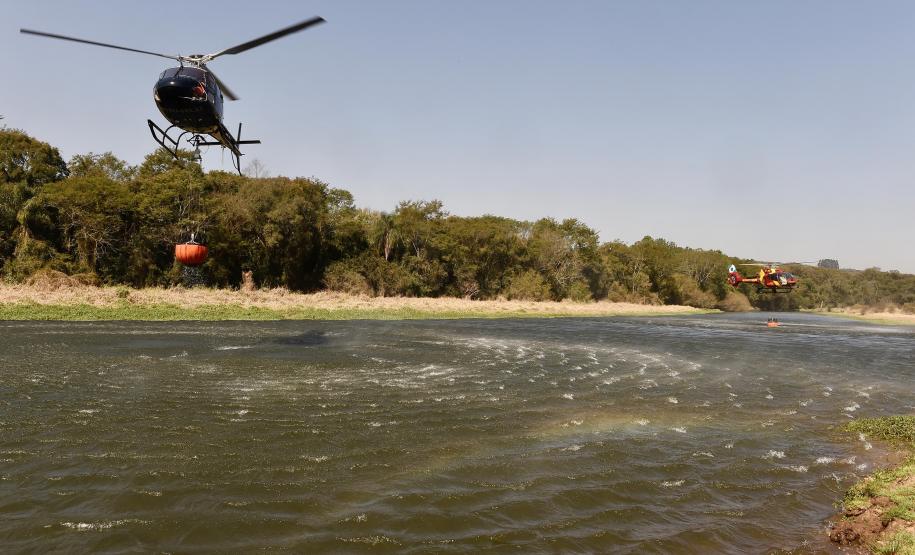 Foto de operação de queimada controlada no parque do Cerrado