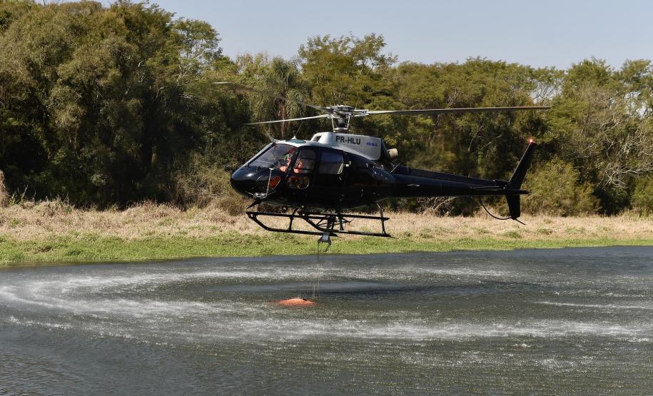 Foto de operação de queimada controlada no parque do Cerrado