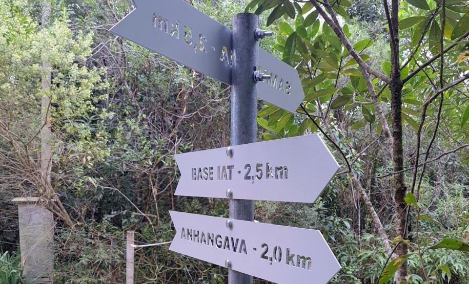 Foto de placas instaladas em Parque Estadual