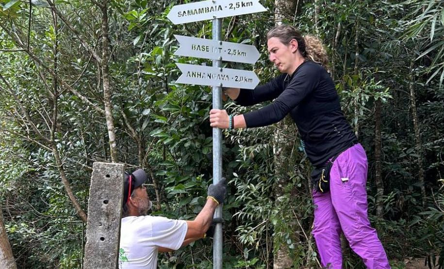 Foto de placas instaladas em Parque Estadual
