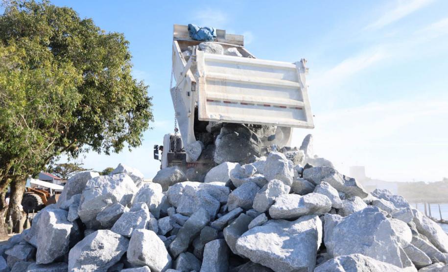 Foto de obras do Molhe de Pontal do Paraná