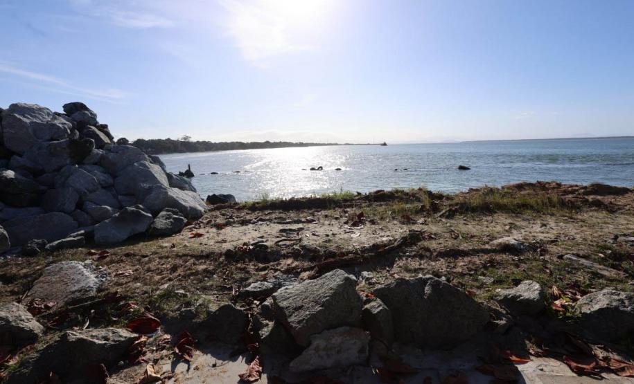 Foto de obras do Molhe de Pontal do Paraná