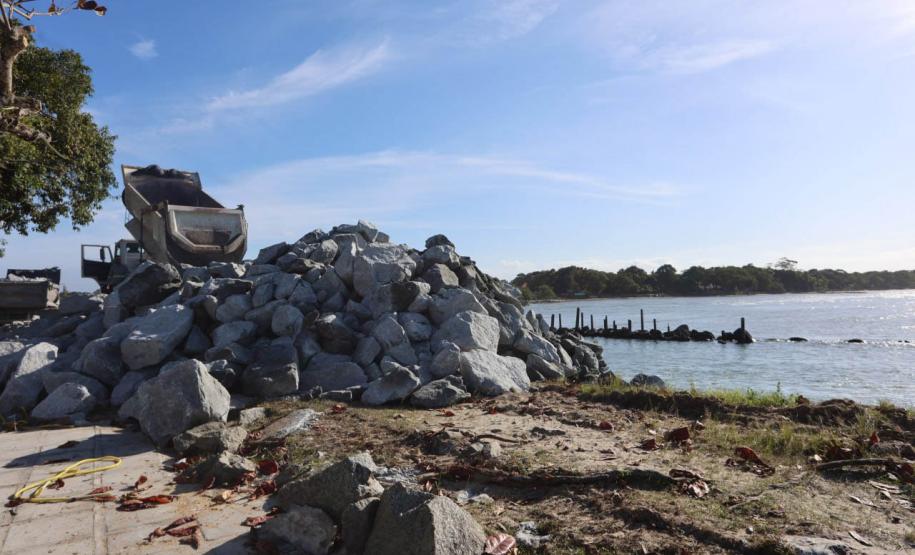 Foto de obras do Molhe de Pontal do Paraná