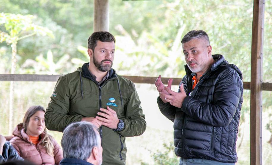 Apresentação de projeto de energia solar na Ilha do Mel