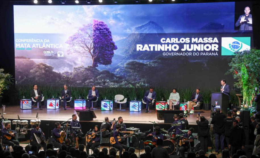 Foto de governadores em cerimônia
