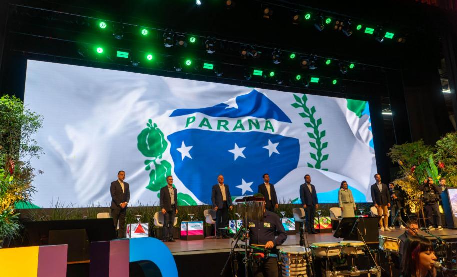 Foto de governadores em cerimônia