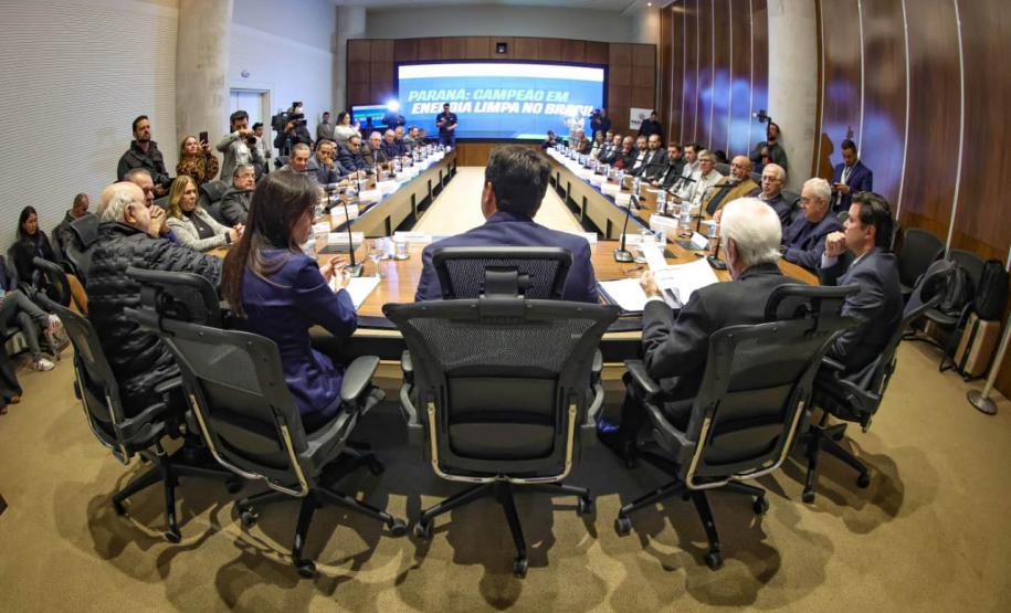 Foto de cerimônia no Palácio Iguaçu