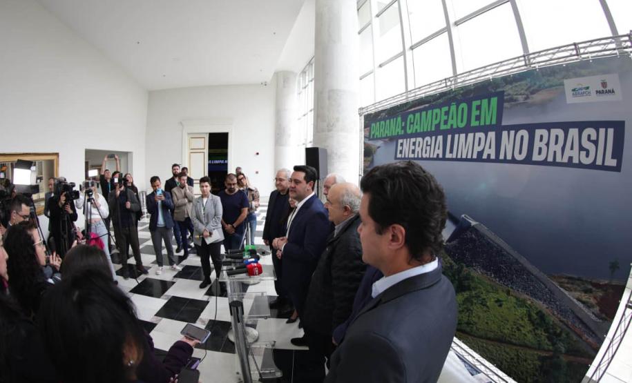 Foto de cerimônia no Palácio Iguaçu
