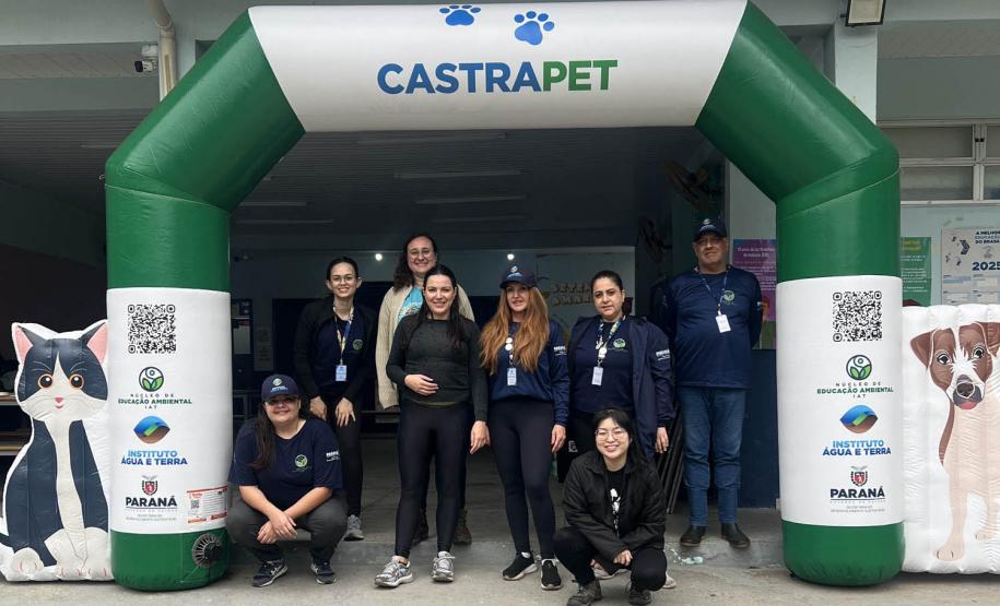 Passagem extra do CastraPet Paraná pela Ilha do Mel beneficia 102 animais