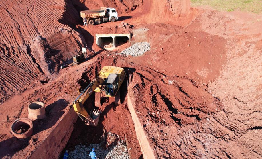 Foto de obras de contenção de erosão em Loanda