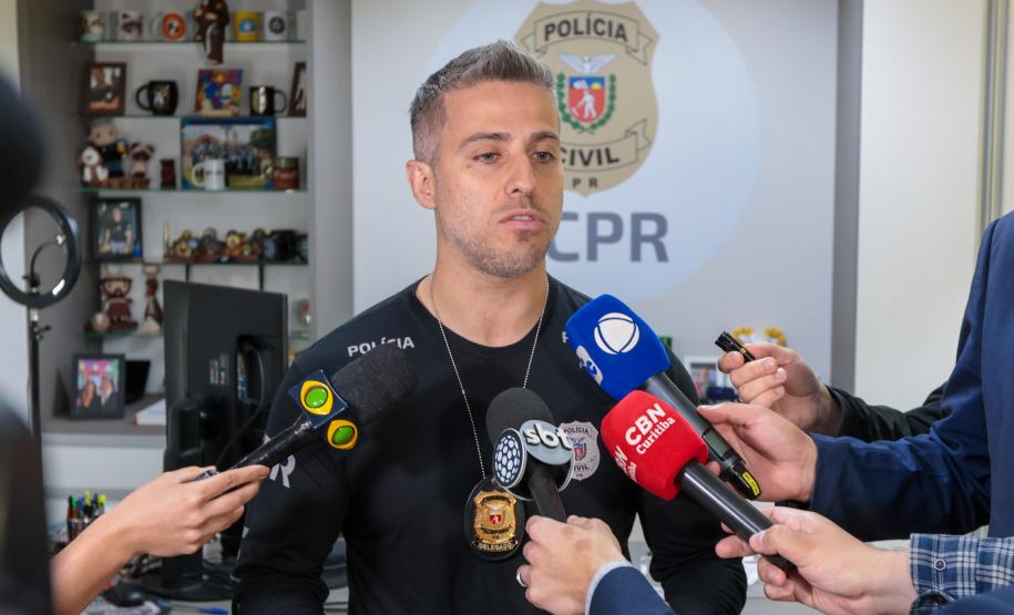 Foto de coletiva de imprensa na Polícia Civil