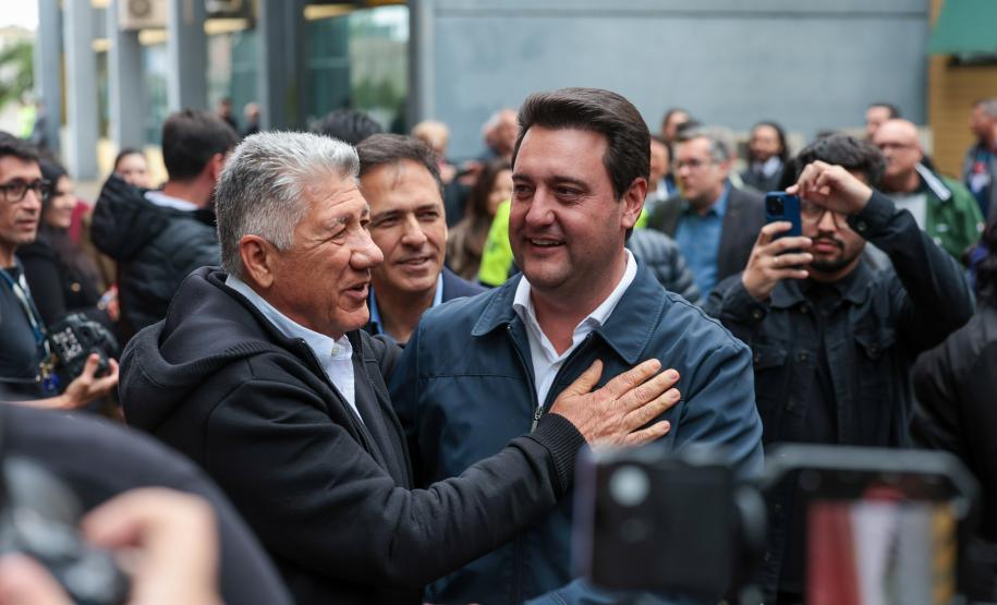 Regularização: governador entrega títulos de propriedade para 224 imóveis no Litoral