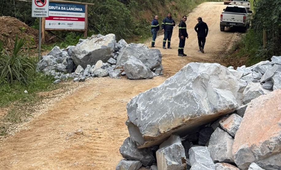 Foto de ação na Gruta da Lancinha