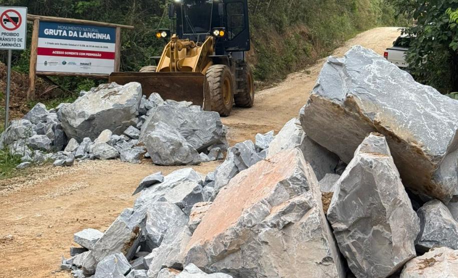 Foto de ação na Gruta da Lancinha
