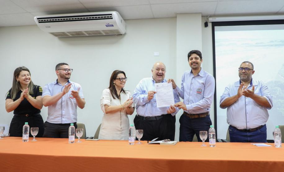 Estado entrega licença ambiental do Parque Temático Sete Quedas, em Guaíra