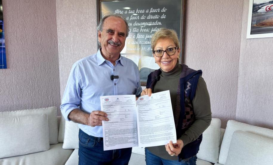 Foto de autoridades com licença do zoológico de Cascavel