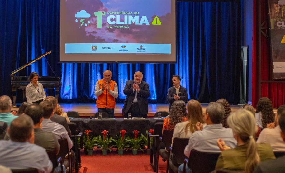 Foto de autoridades em Conferência do Clima