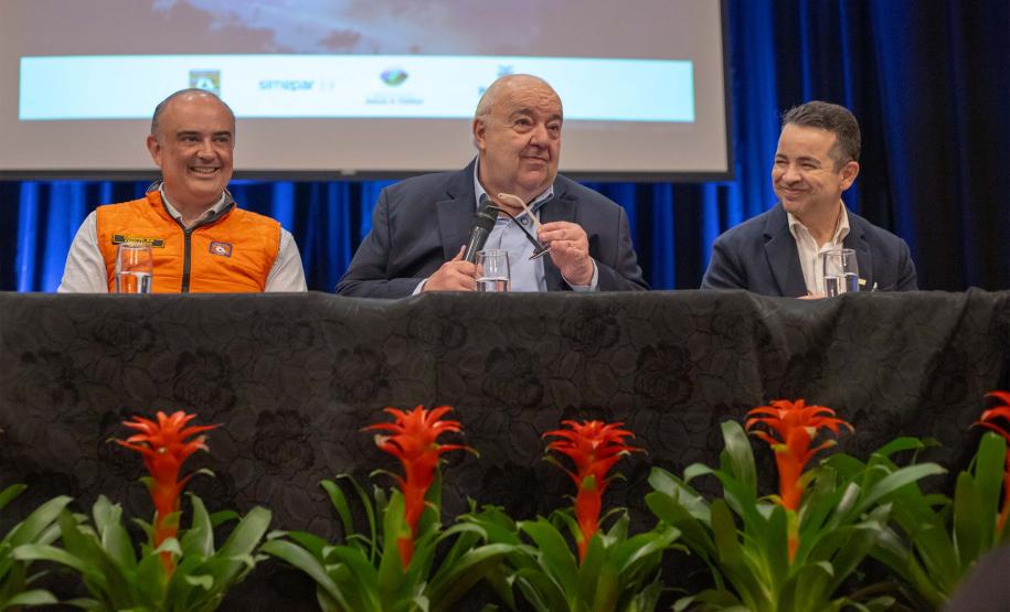 Foto de autoridades em Conferência do Clima