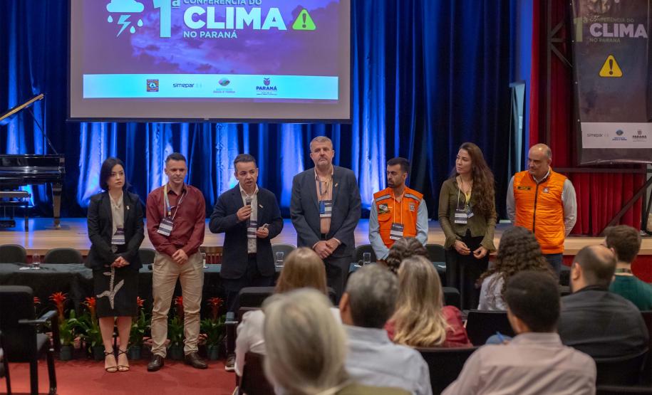 Foto de autoridades em Conferência do Clima