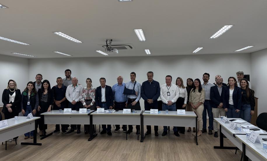 Foto de reunião de autoridades