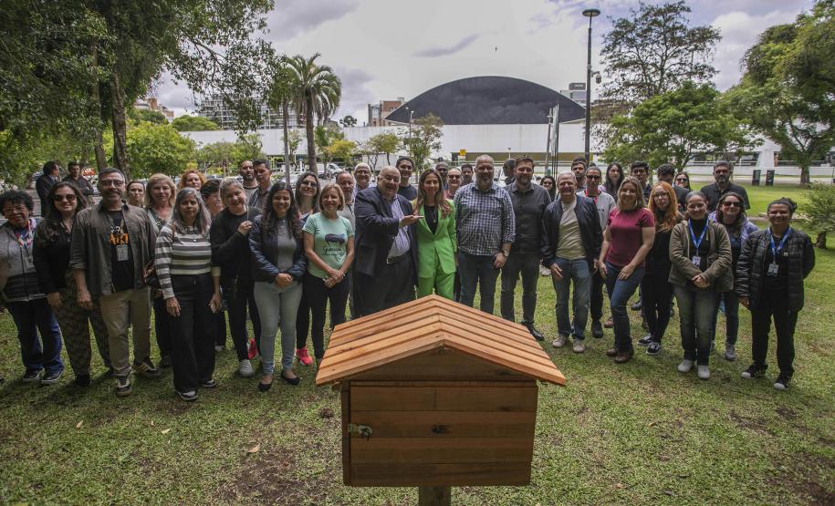 Foto de cerimônia de instalação de meliponários