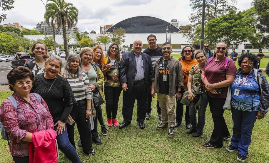 Foto de cerimônia de instalação de meliponários