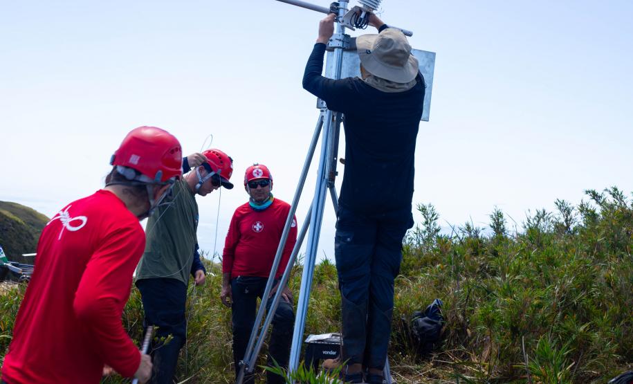 Nova estação meteorológica do Pico Marumbi vai orientar turistas e grupos de socorro
