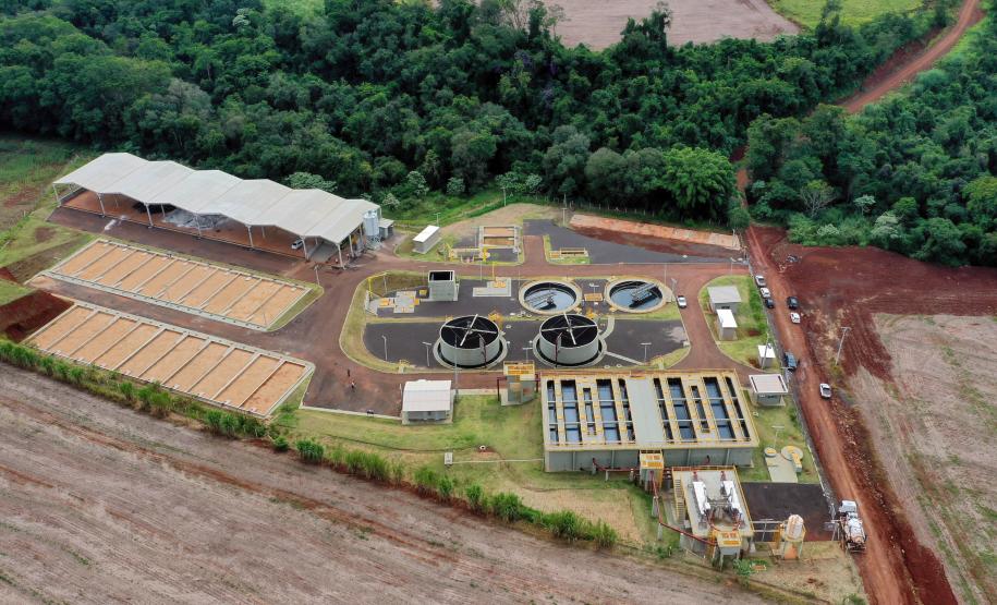 Foto de usina hidrelétrica