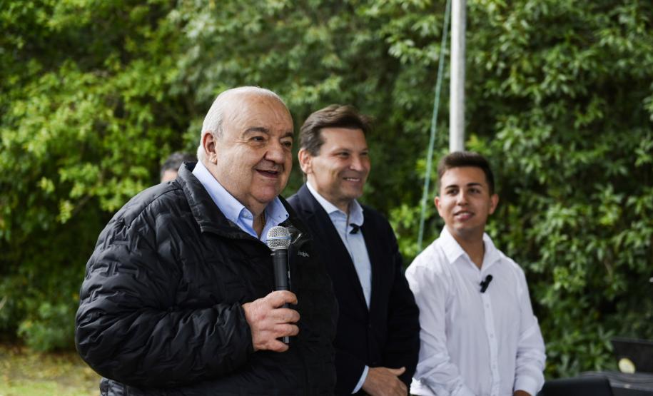 Foto de autoridades em evento